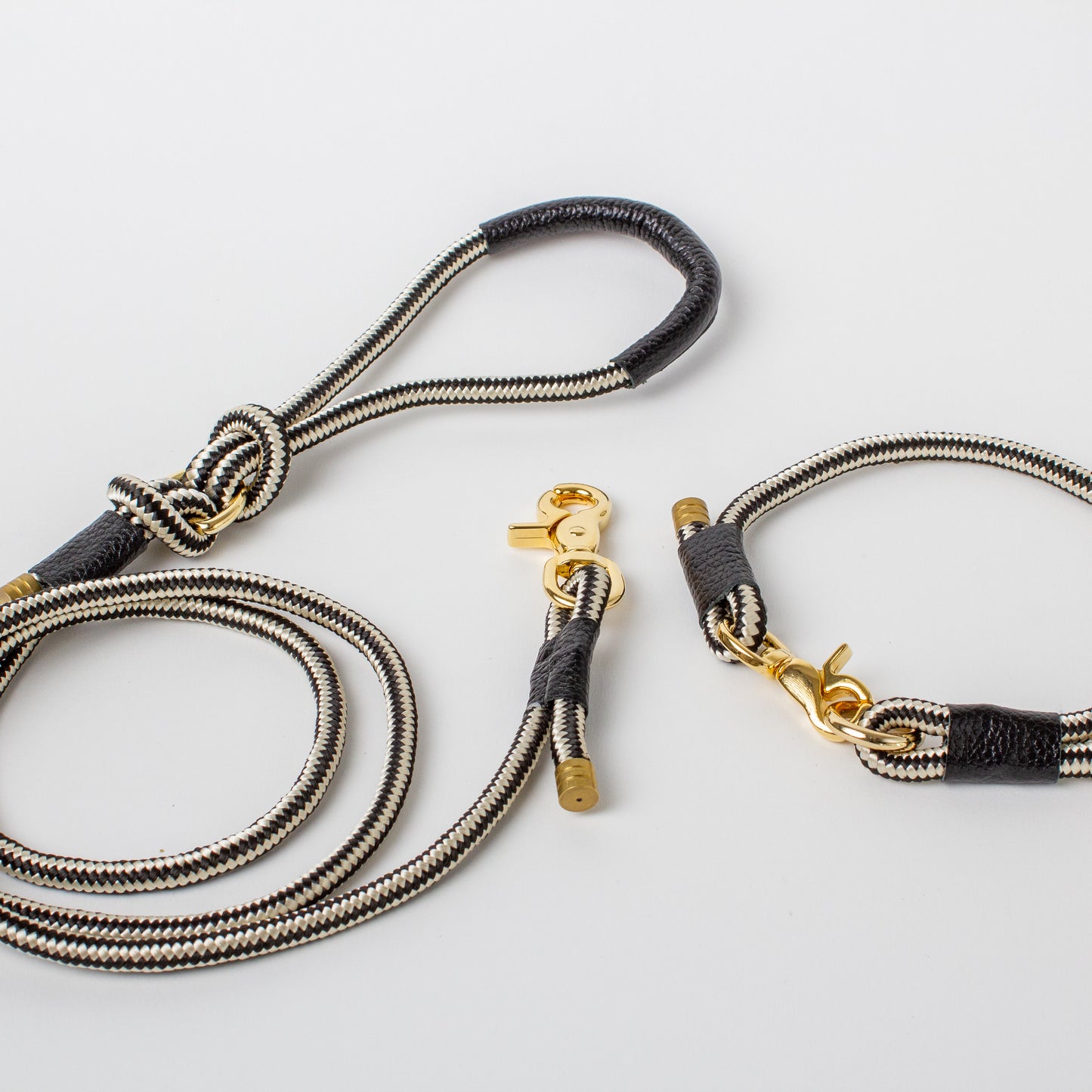 Willow Walks marine rope collar with leather details in black and white